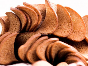 Снапсы со вкусом копченой рыбы: Ресторанные гренки с чесноком