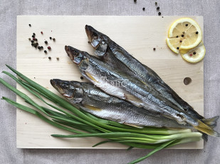 Лакедра: Корюшка вяленая с икрой