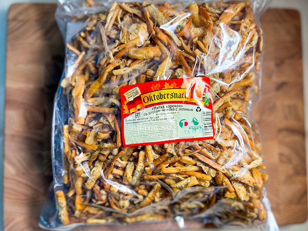 Нитка ЖАРЕНАЯ "Чеснок с зеленью" Oktobersnack 1 кг (сырный продукт) в Нахабино