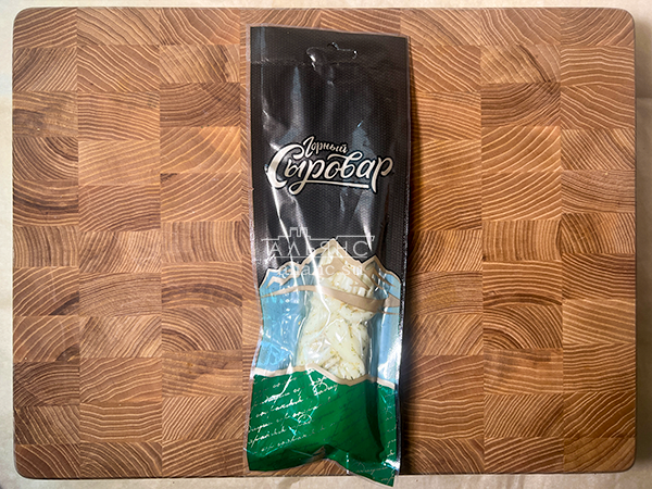 Сыр 100 гр ГОРНЫЙ СЫРОВАР (Косичка с укропом и чесноком) в Нахабино