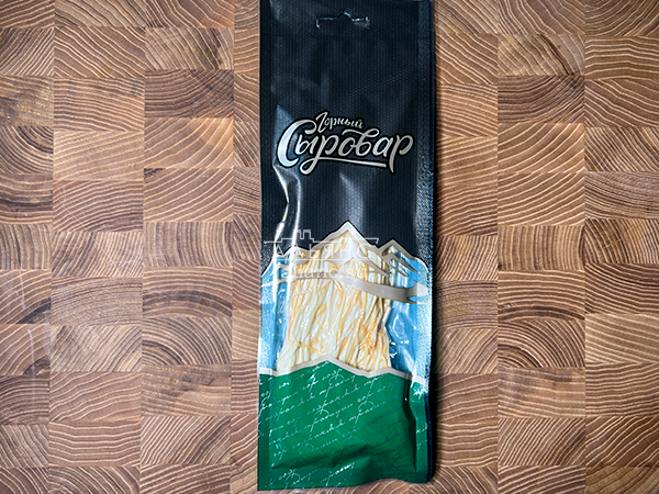 Сыр 60 гр ГОРНЫЙ СЫРОВАР (Паутинка копчёная) в Нахабино